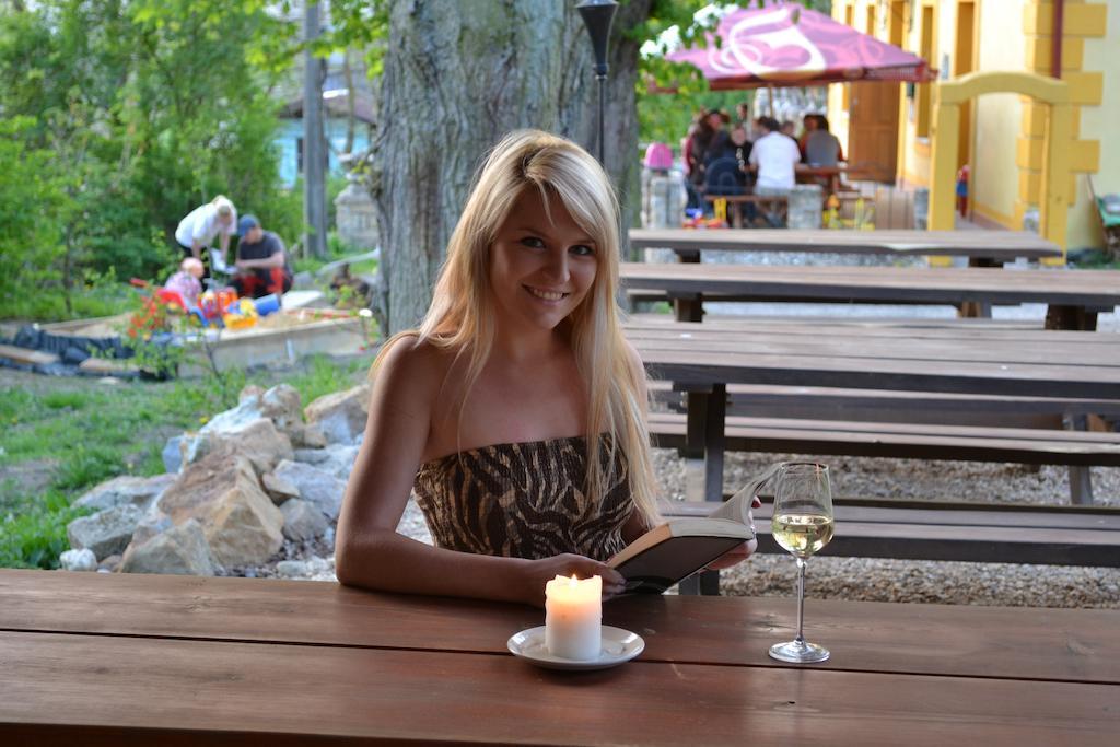 Hotel U Zlate Brany Cesky Raj Wellness Libuň Exterior foto